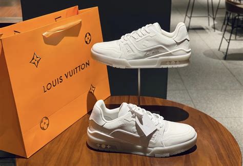 louis vuitton sneakers white